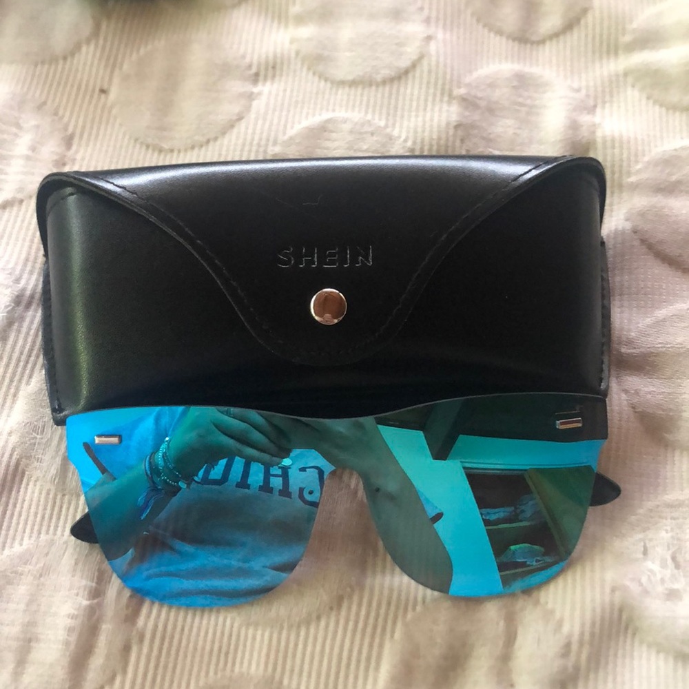 NWOT mirrored sunglasses